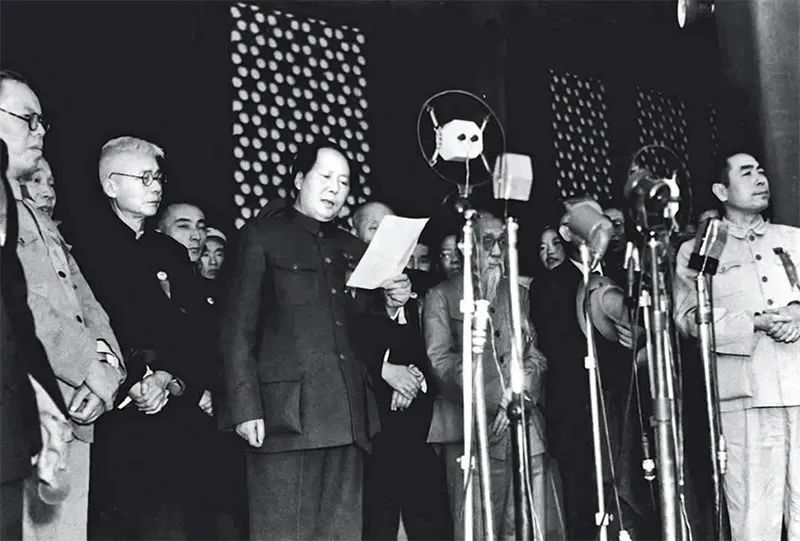 1949年10月1日，毛澤東在天安門城樓上莊嚴宣告：“中華人民共和國中央人民政府今天成立了。” 圖源：新華社.jpg