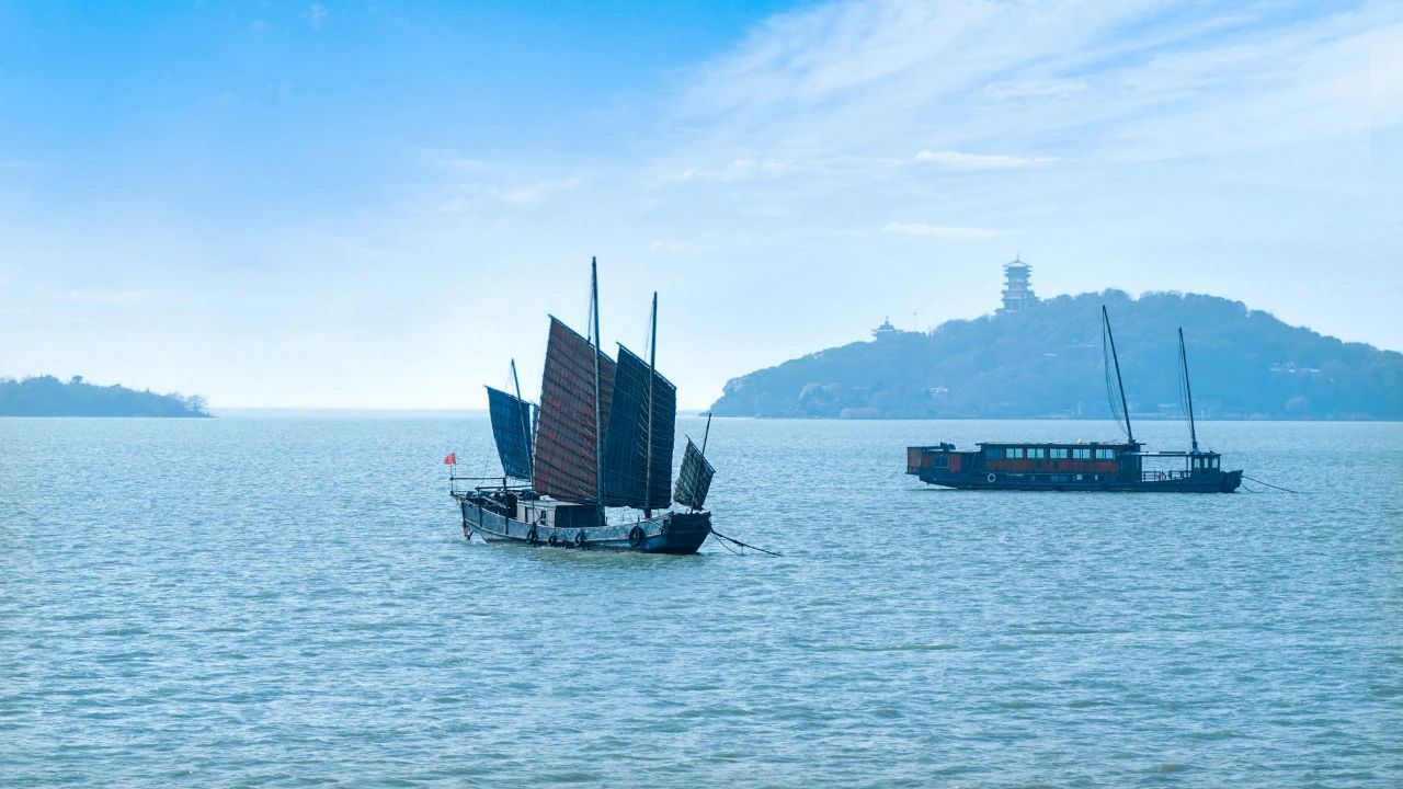 前山槎牙忽變態(tài)，后嶺雜沓如驚奔1.jpg