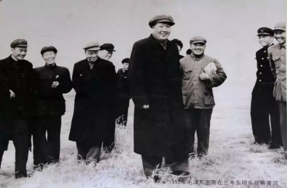 1952年毛主席考察黃河.png